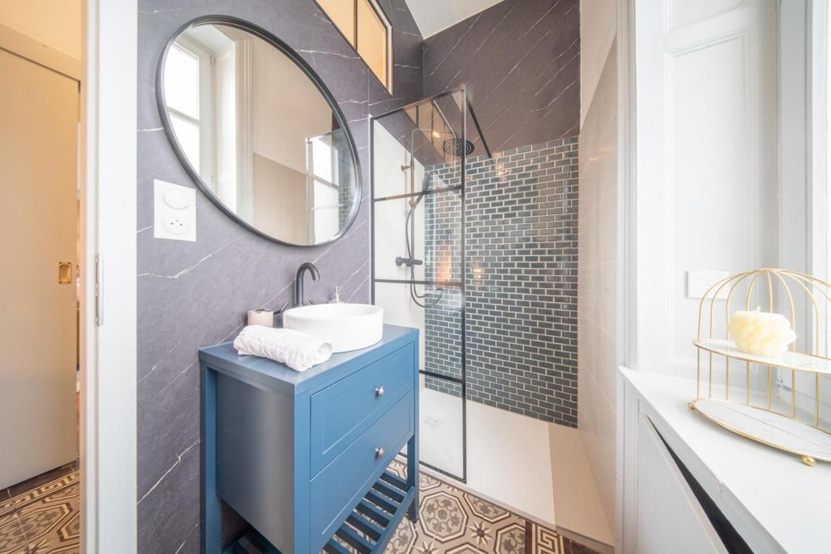 Beautiful Centre De Caractere - Private Free Parking Included Apartment *